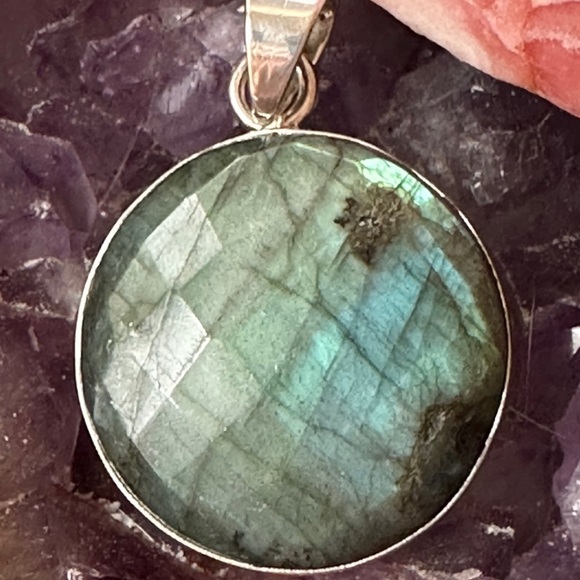 Labradorite faceted sterling silver pendant - Picture 2 of 7